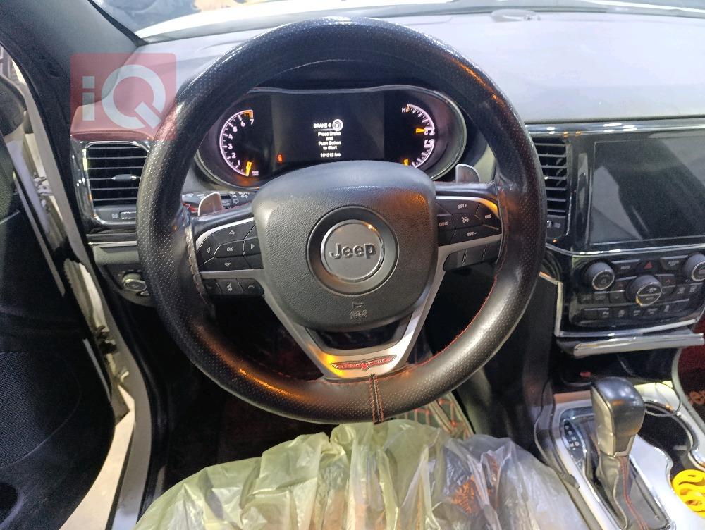 جیپ گراند شیرۆکی